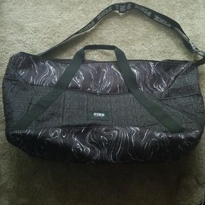 Vs pink duffel bag